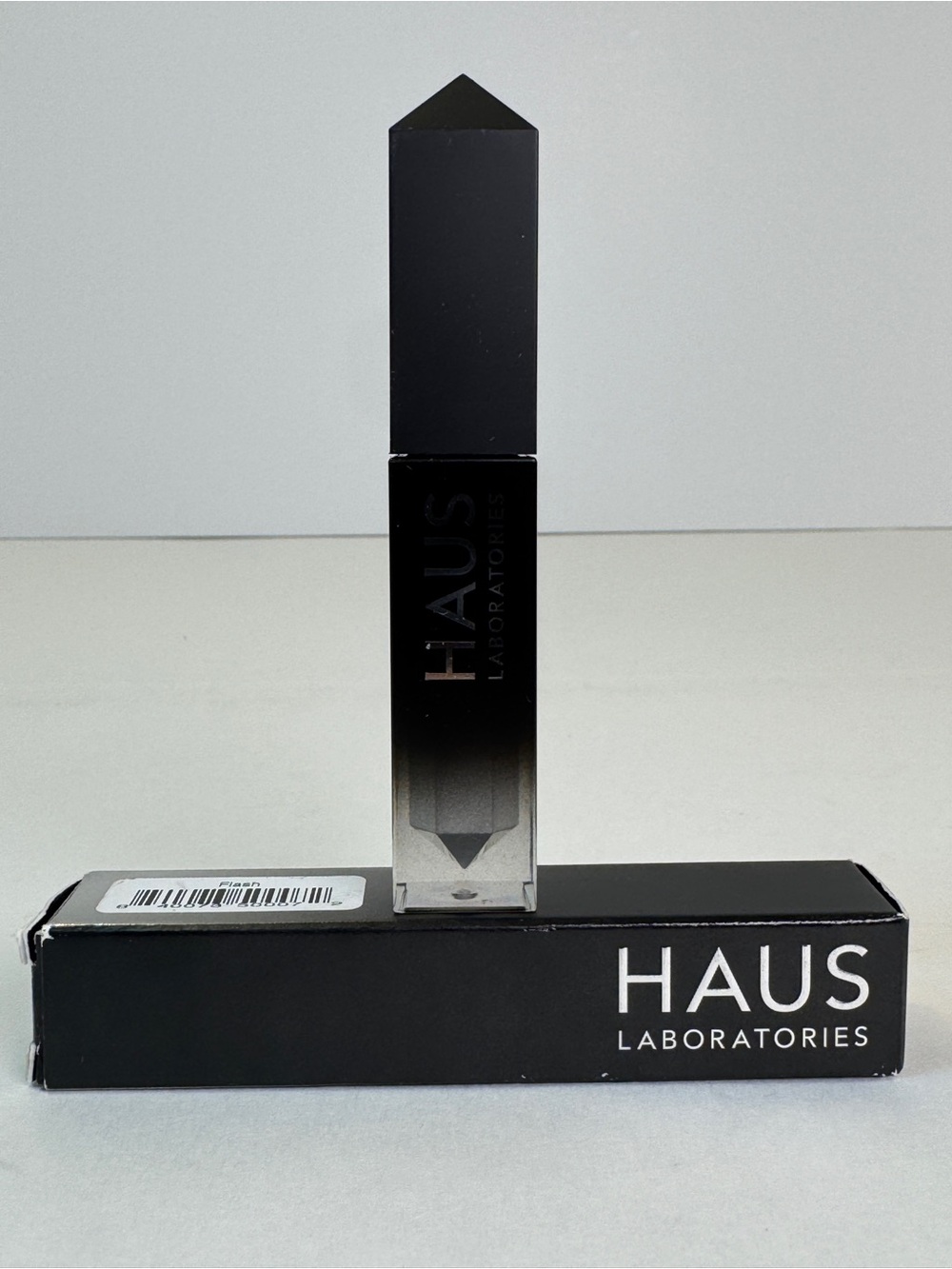Haus Laboratories glam attack liquid shimmer powder / shade: flash